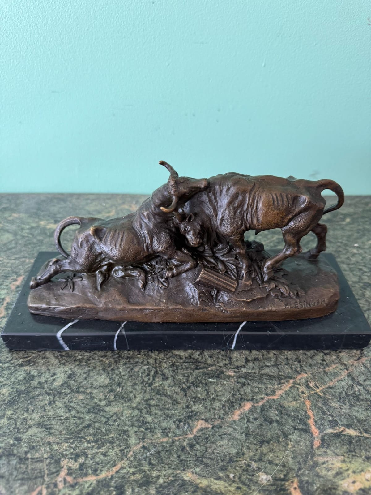 Sculpture Combat des taureaux romains 30cm Bronze